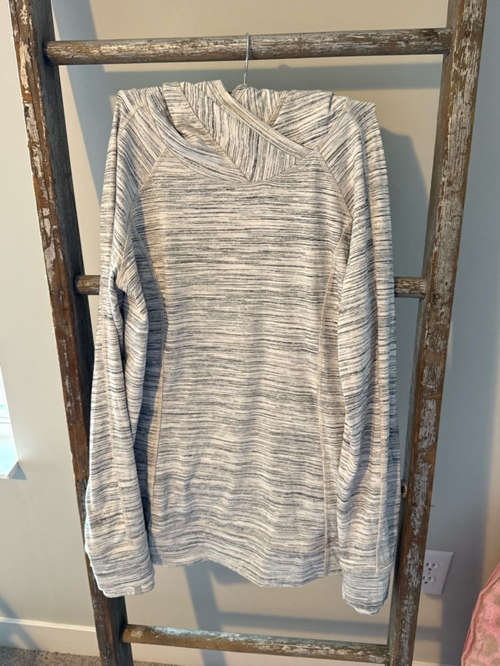 Lululemon hoodie size 10 like new